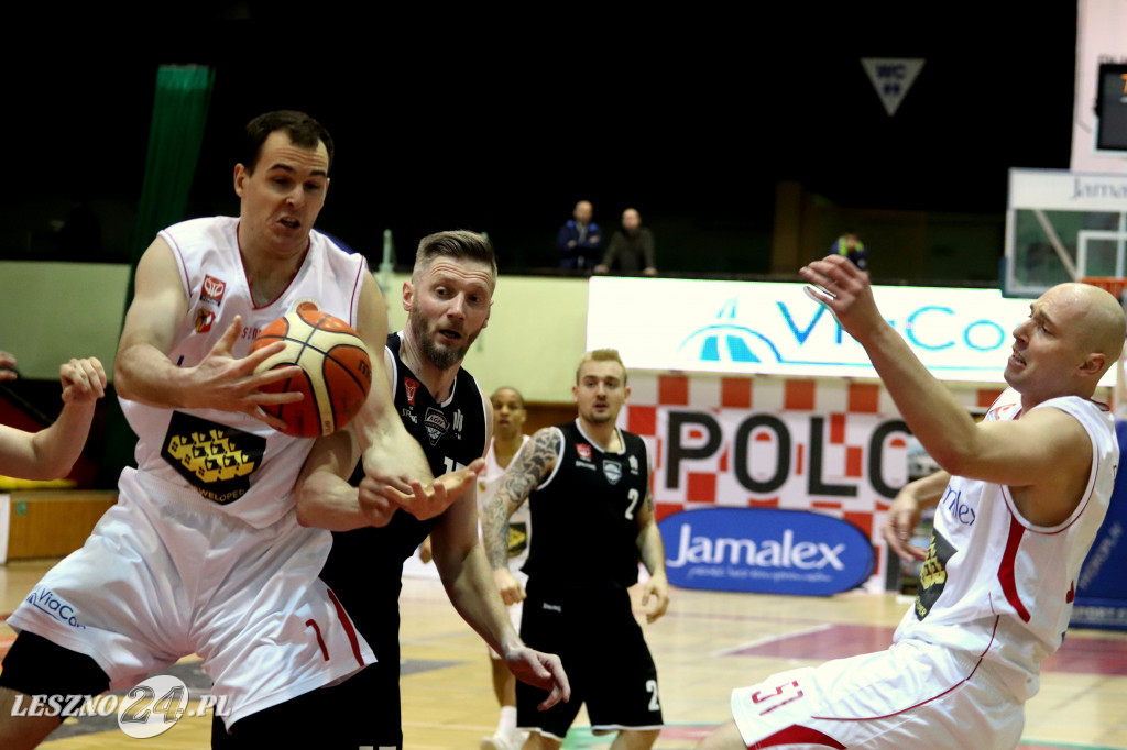 Rozbili AZS w Trapezie
