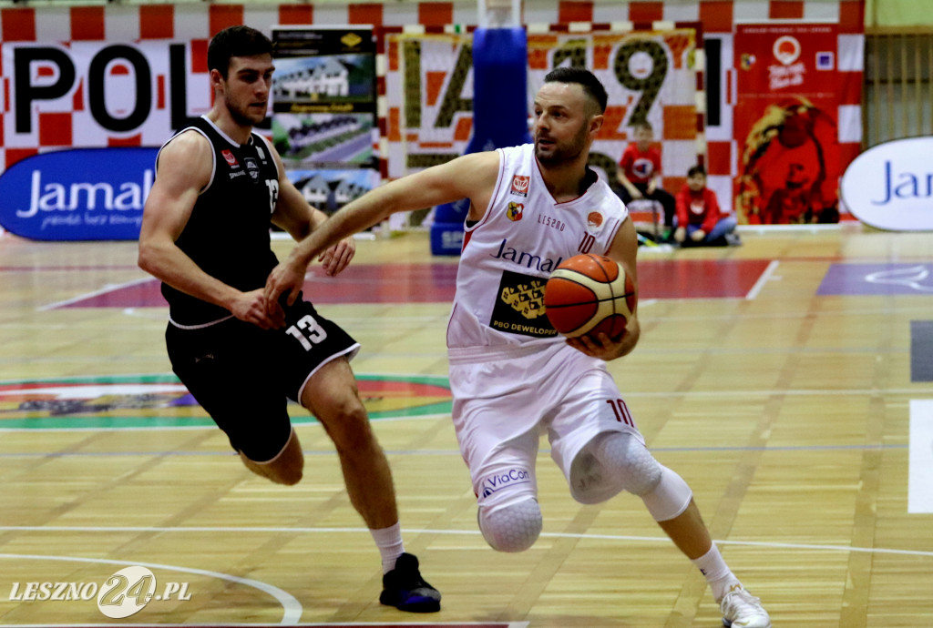 Rozbili AZS w Trapezie