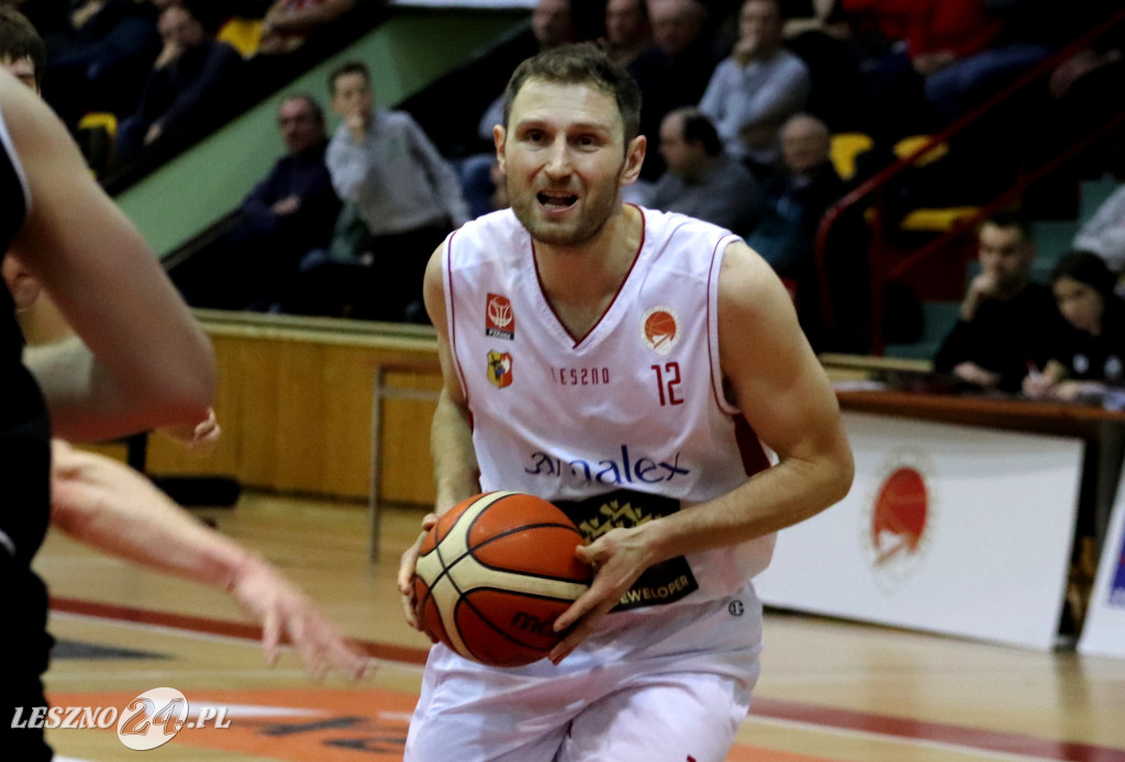 Rozbili AZS w Trapezie