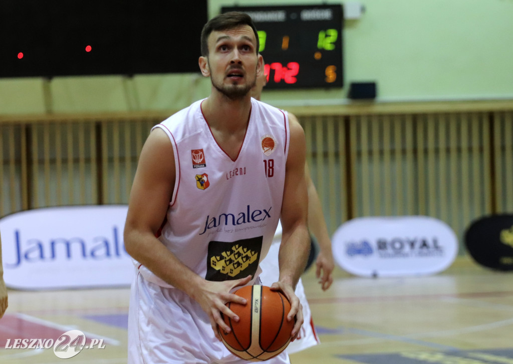 Rozbili AZS w Trapezie