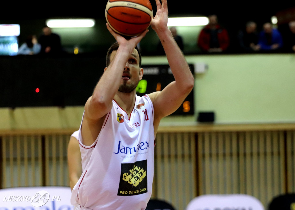 Rozbili AZS w Trapezie