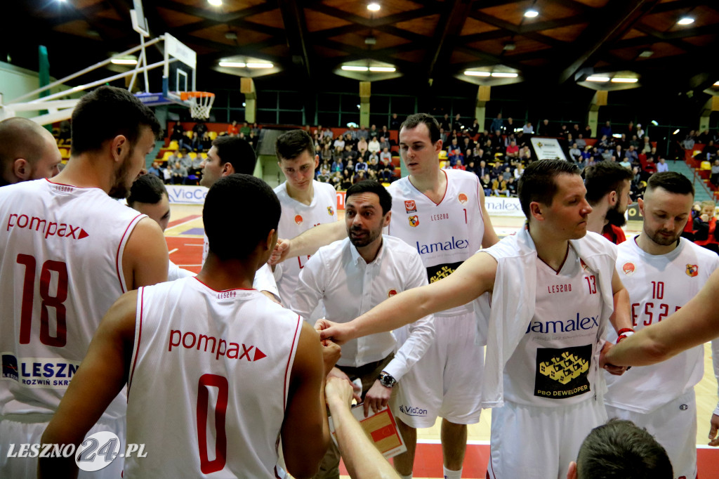 Rozbili AZS w Trapezie