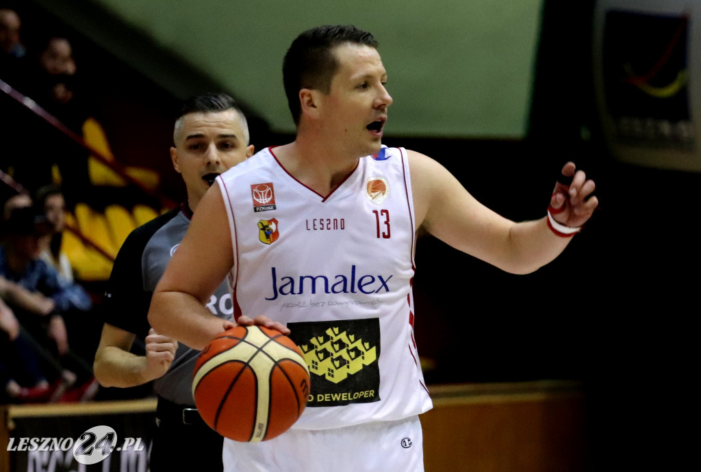 Rozbili AZS w Trapezie