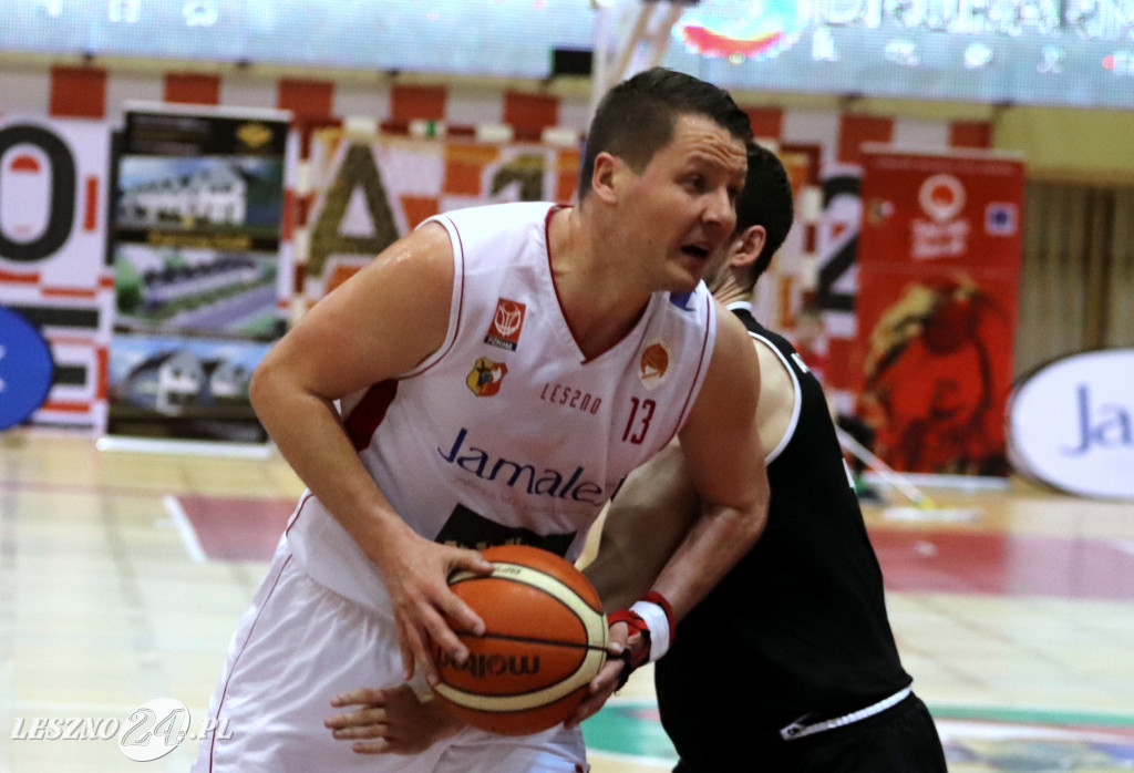 Rozbili AZS w Trapezie