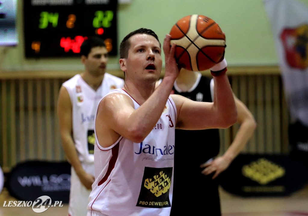 Rozbili AZS w Trapezie