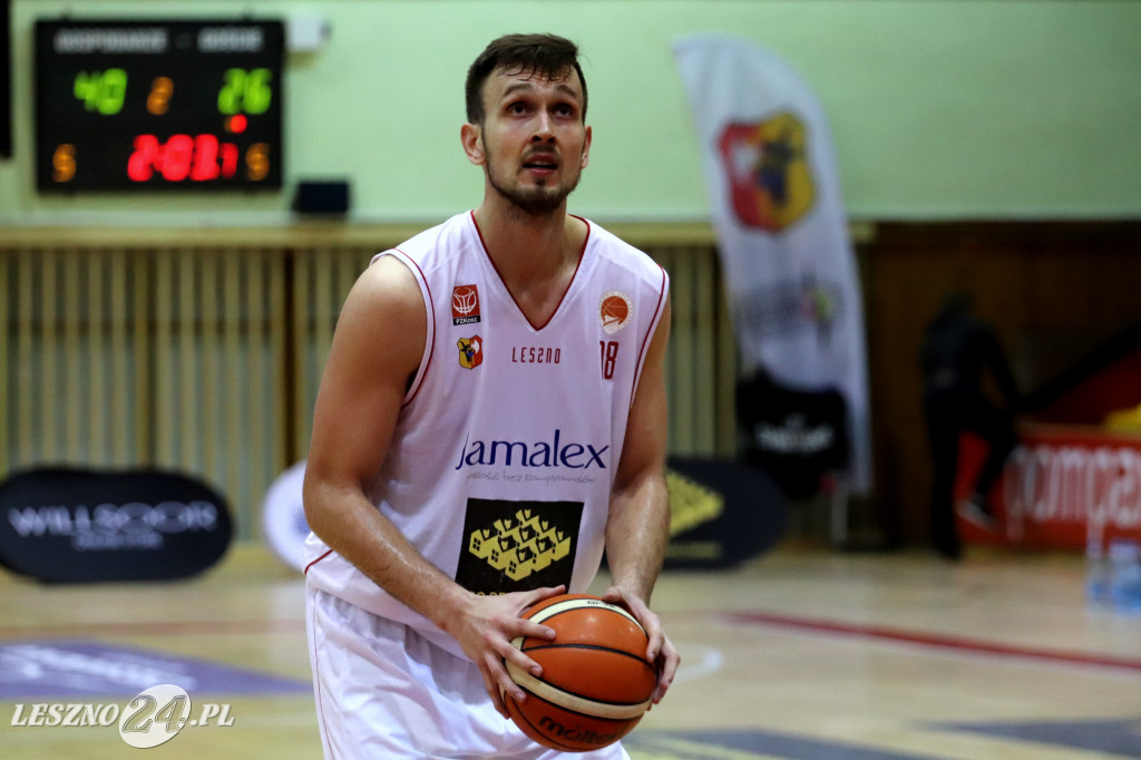 Rozbili AZS w Trapezie