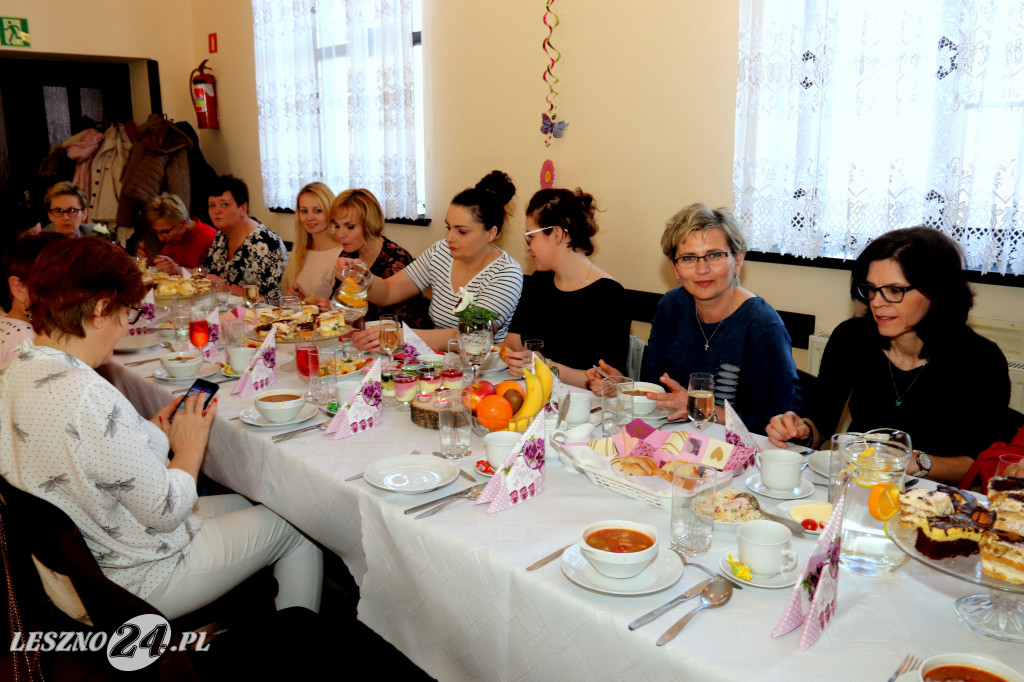 Babska biesiada w Długich Starych