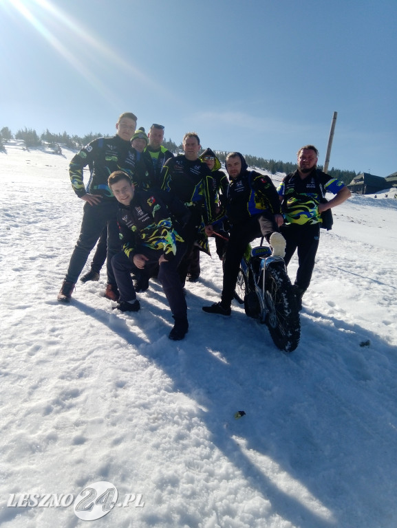 Na Śnieżkę z motocyklem żużlowym