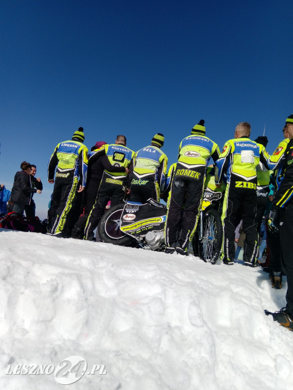 Na Śnieżkę z motocyklem żużlowym