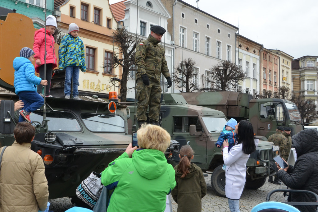 Piknik Militarny na leszczyńskim rynku