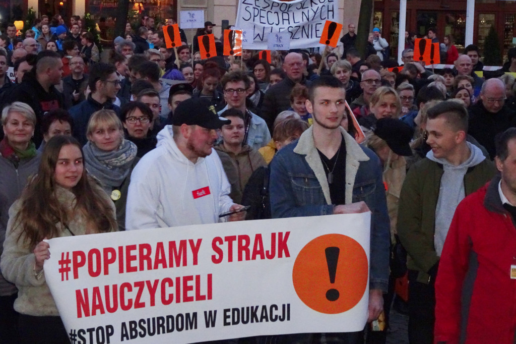 Wiec poparcia dla nauczycieli
