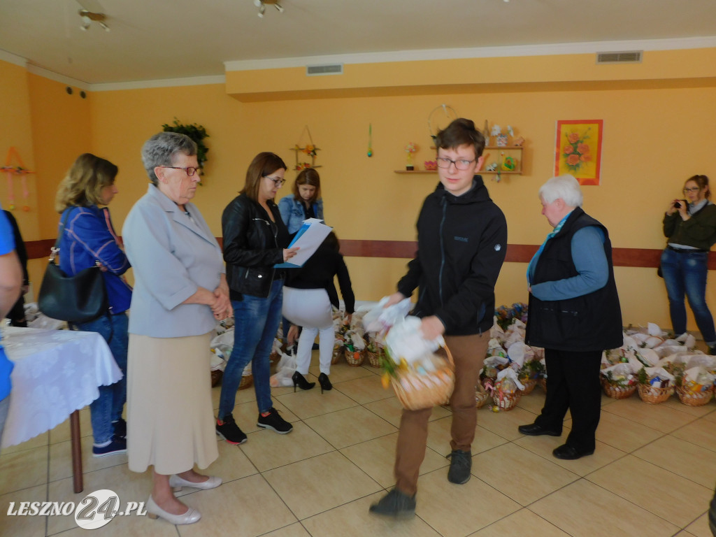 Święcenie koszyków w MOPR