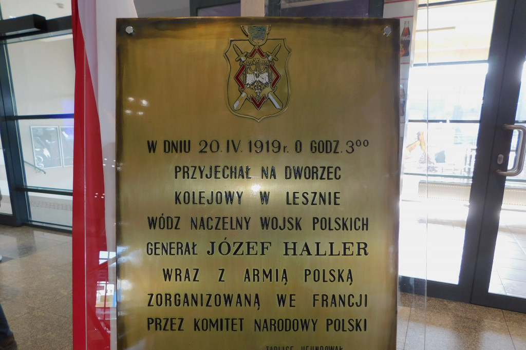 Filateliści na dworcu kolejowym