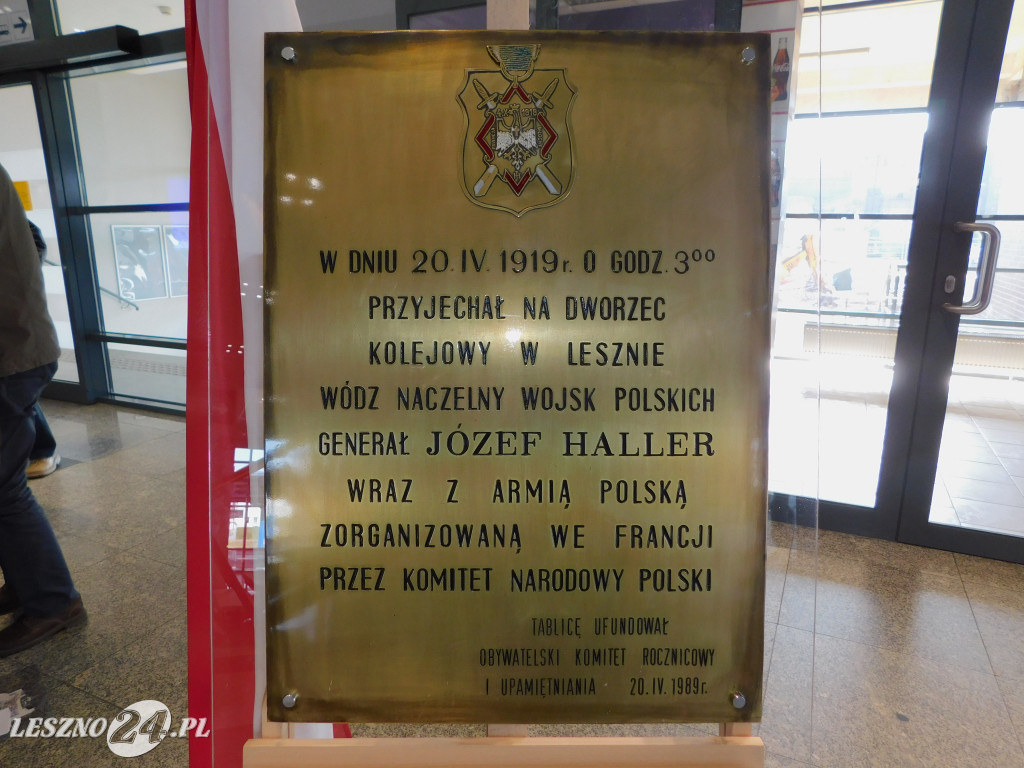 Filateliści na dworcu kolejowym