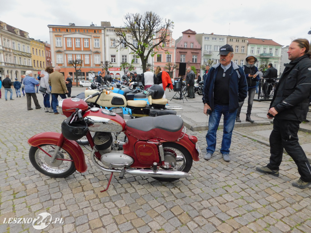 Zabytkowe auta dojechały do Leszna