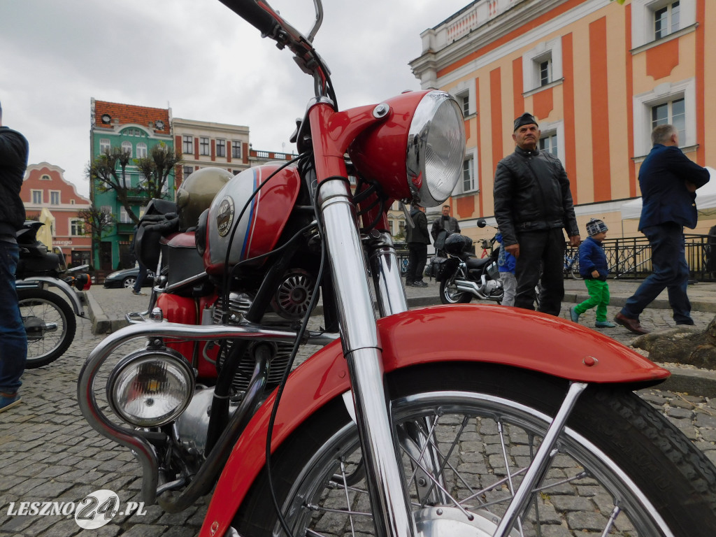 Zabytkowe auta dojechały do Leszna