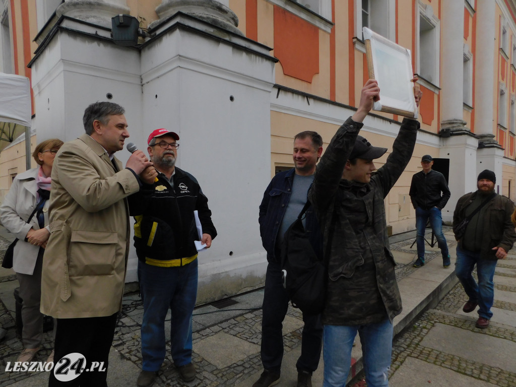 Zabytkowe auta dojechały do Leszna
