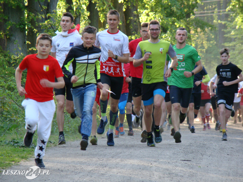 Bieg z flagą w Lesznie. 2 maja 2019