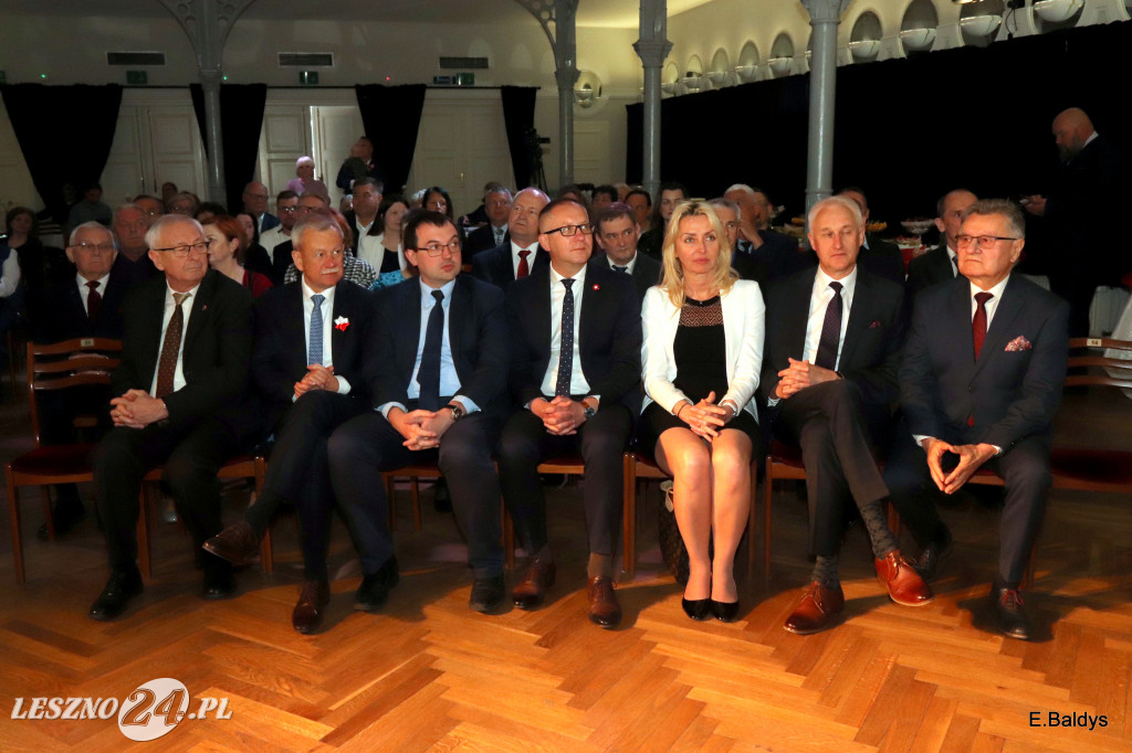 Uhonorowani, wyróżnieni i nagrodzeni w MOK