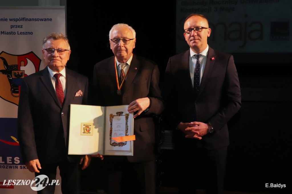 Uhonorowani, wyróżnieni i nagrodzeni w MOK