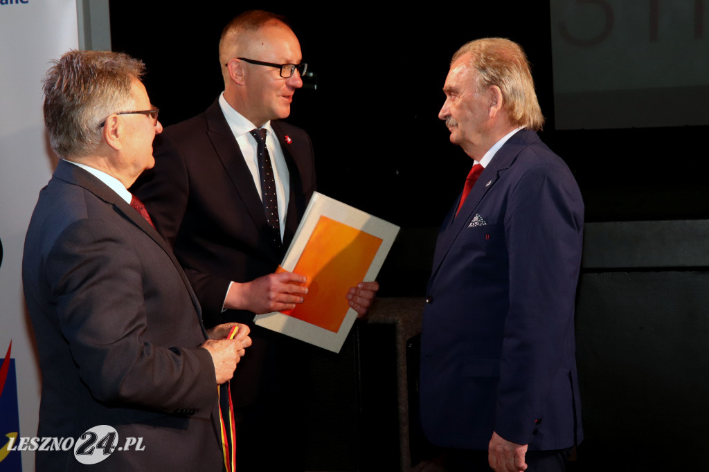 Uhonorowani, wyróżnieni i nagrodzeni w MOK