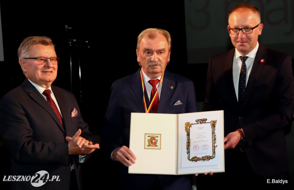 Uhonorowani, wyróżnieni i nagrodzeni w MOK