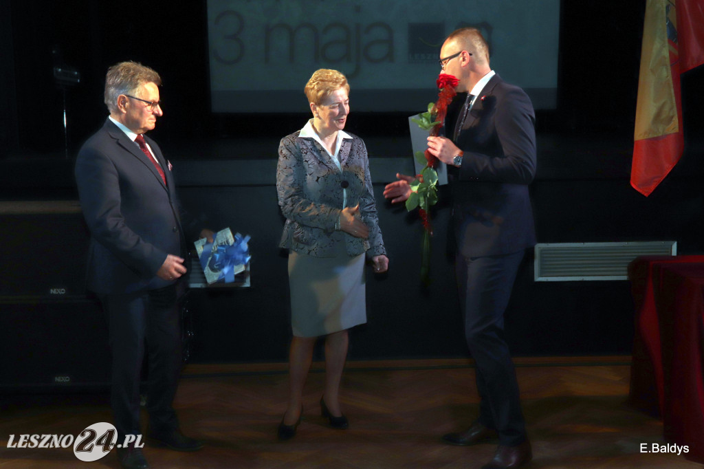 Uhonorowani, wyróżnieni i nagrodzeni w MOK