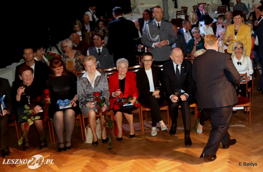 Uhonorowani, wyróżnieni i nagrodzeni w MOK