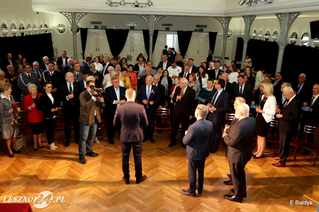 Uhonorowani, wyróżnieni i nagrodzeni w MOK
