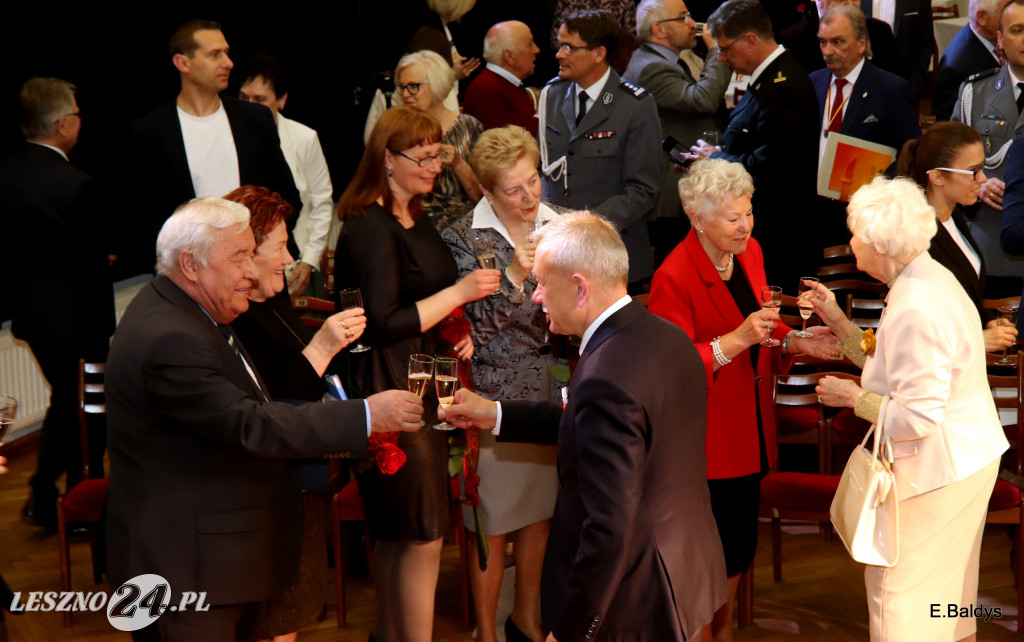 Uhonorowani, wyróżnieni i nagrodzeni w MOK
