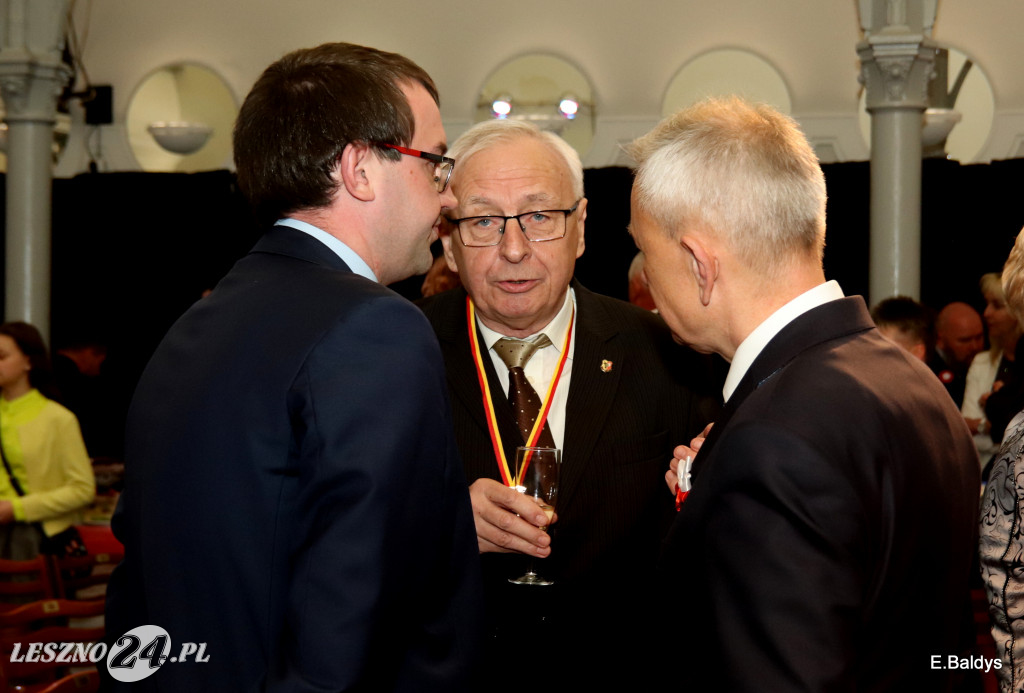 Uhonorowani, wyróżnieni i nagrodzeni w MOK
