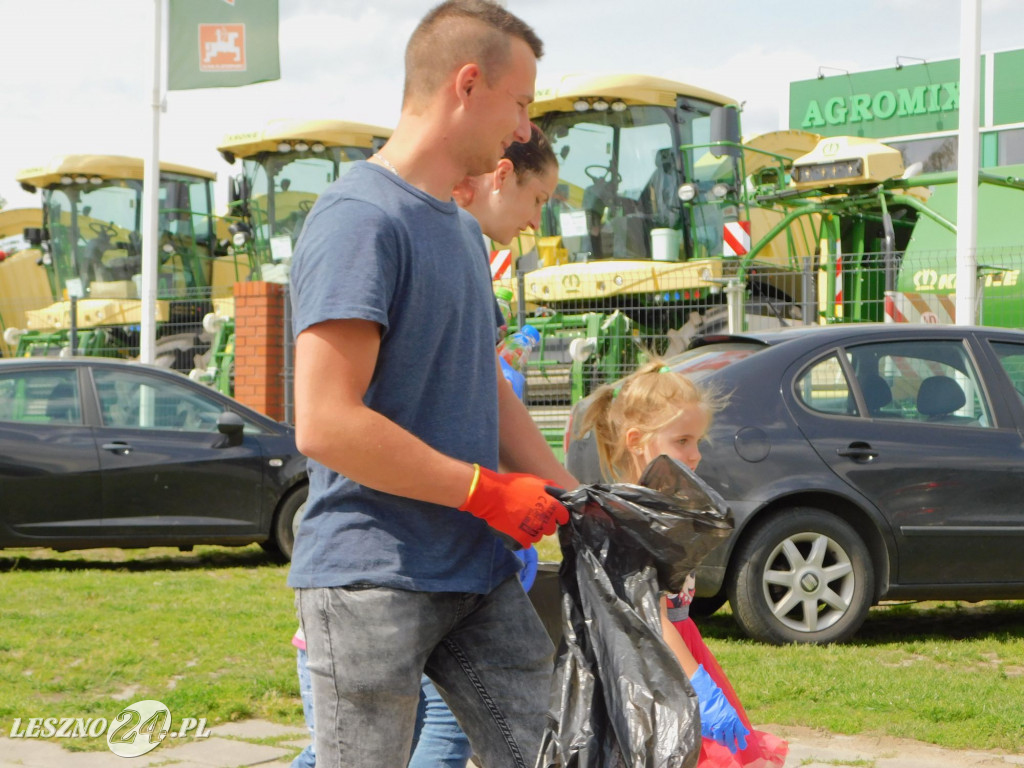 Mieszkańcy robią porządki w Rojęczynie