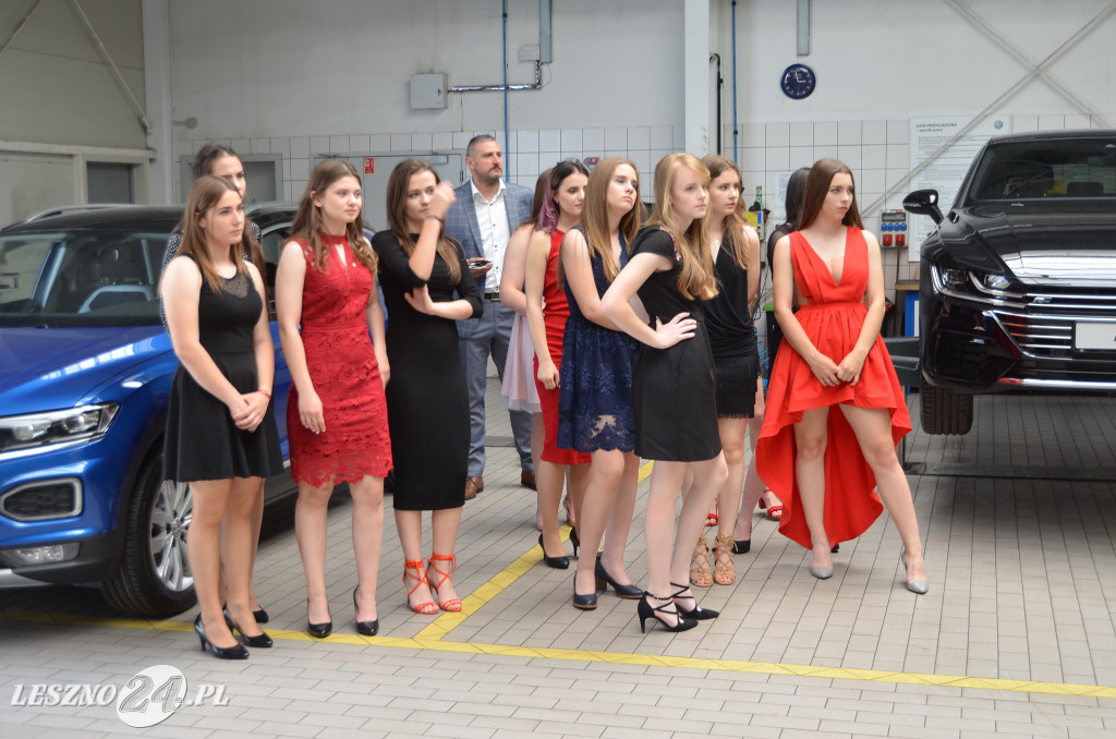 Przed sesją fotograficzna piłkarek