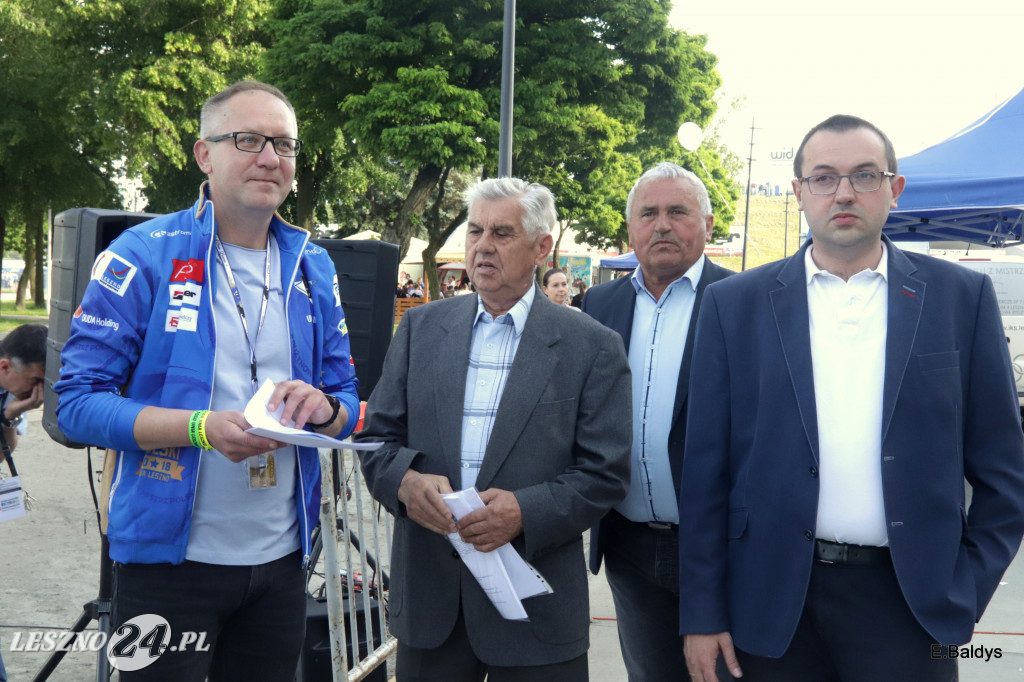 Fogo Unia kibicem stoi