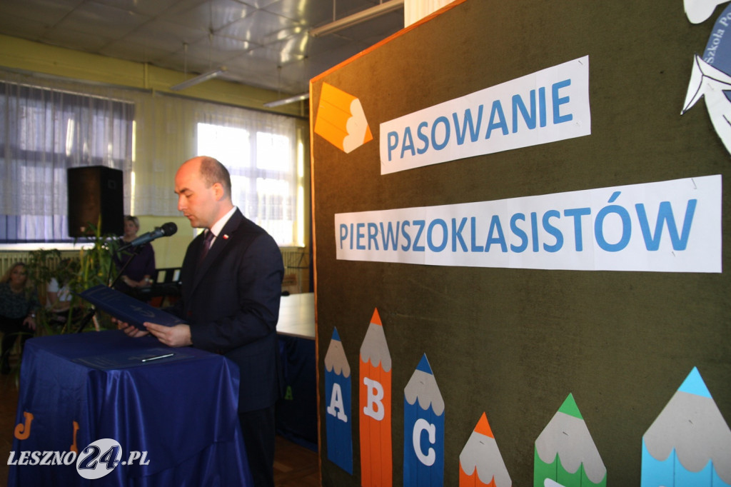 Pasowanie w SP nr 2 w Lesznie