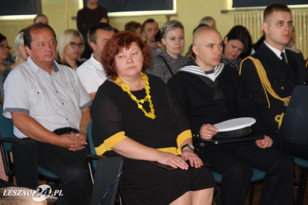 Pasowanie w SP nr 2 w Lesznie