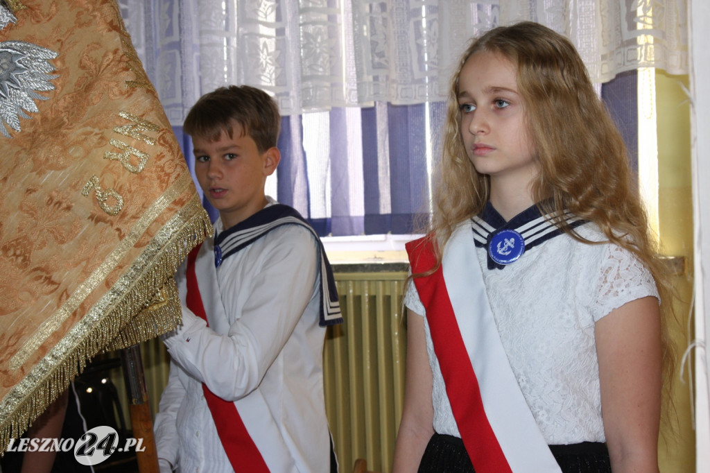 Pasowanie w SP nr 2 w Lesznie