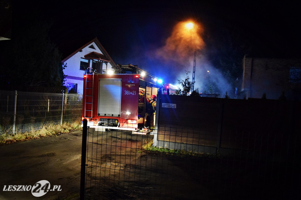 Pożar budynku jednorodzinnego na ul. Miodowej w Lesznie