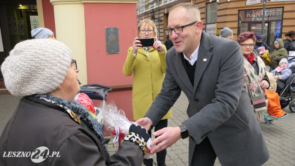 Przekazali poduszkowe serca w centrum Leszna