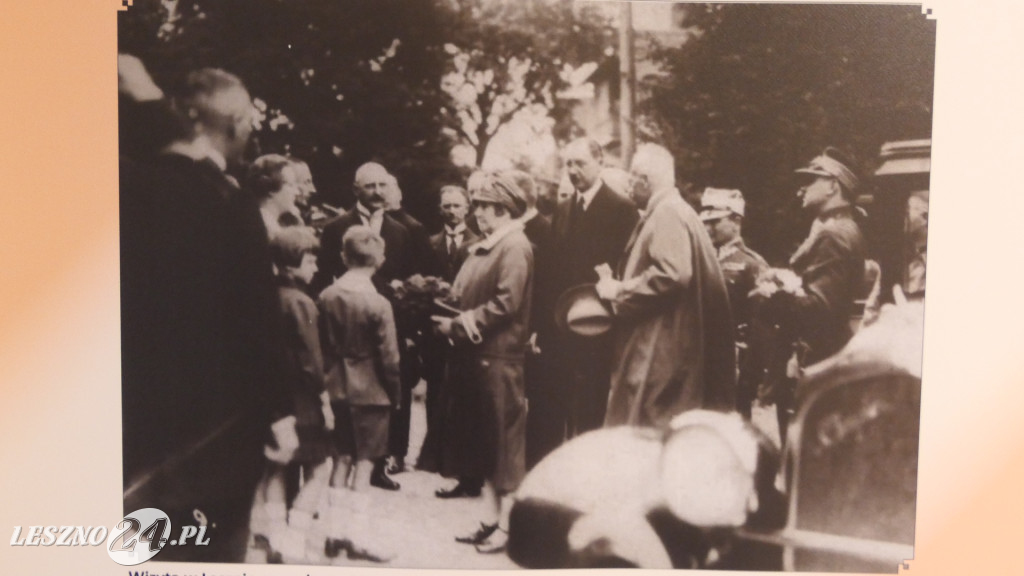 Leszno w latach 1920-1939 na pocztówkach i fotografiach