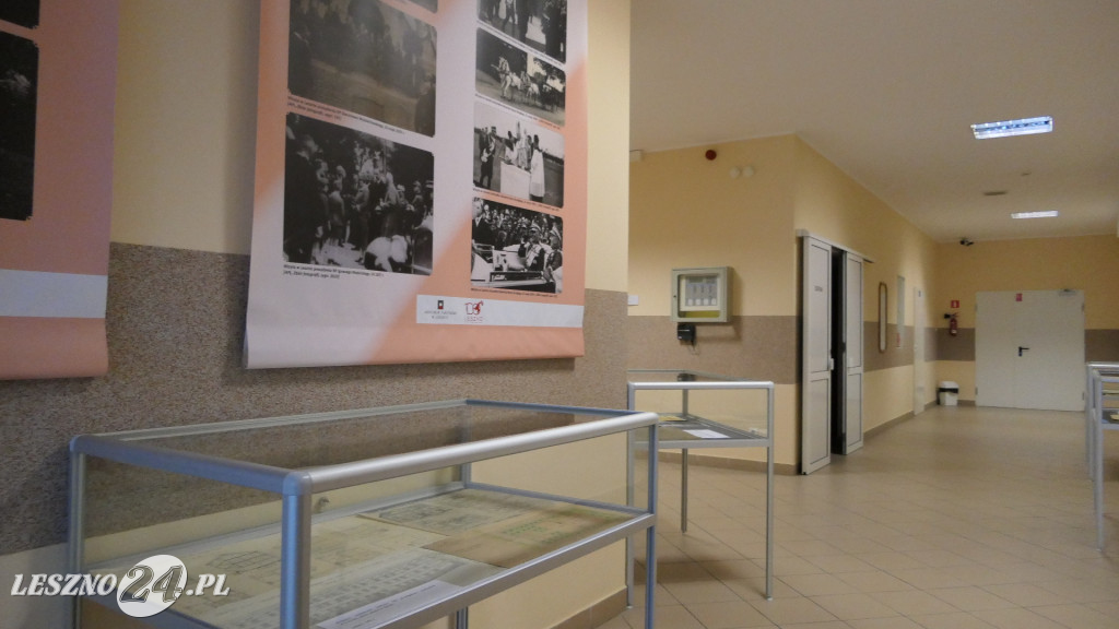 Leszno w latach 1920-1939 na pocztówkach i fotografiach