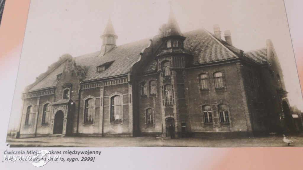 Leszno w latach 1920-1939 na pocztówkach i fotografiach