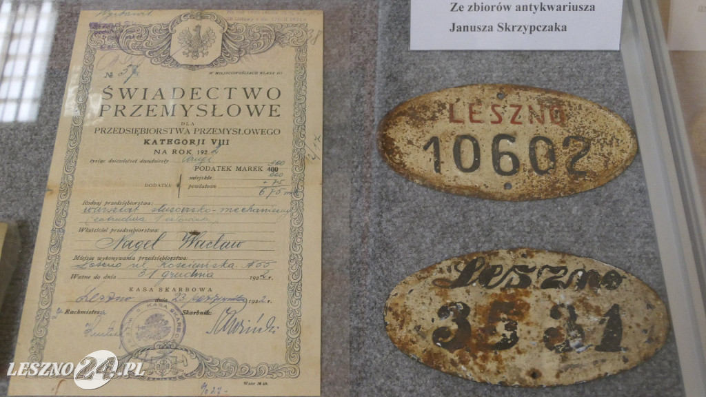 Leszno w latach 1920-1939 na pocztówkach i fotografiach