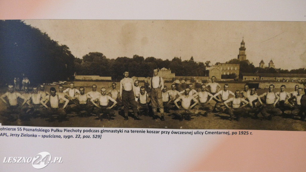 Leszno w latach 1920-1939 na pocztówkach i fotografiach