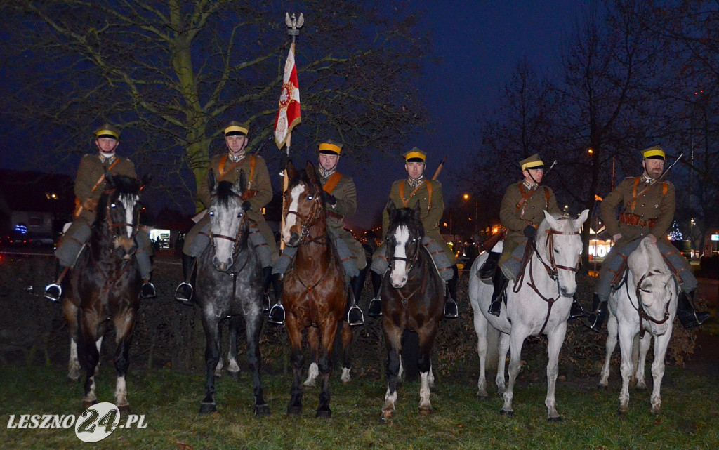 Uroczystość patriotyczna i flary  kibiców