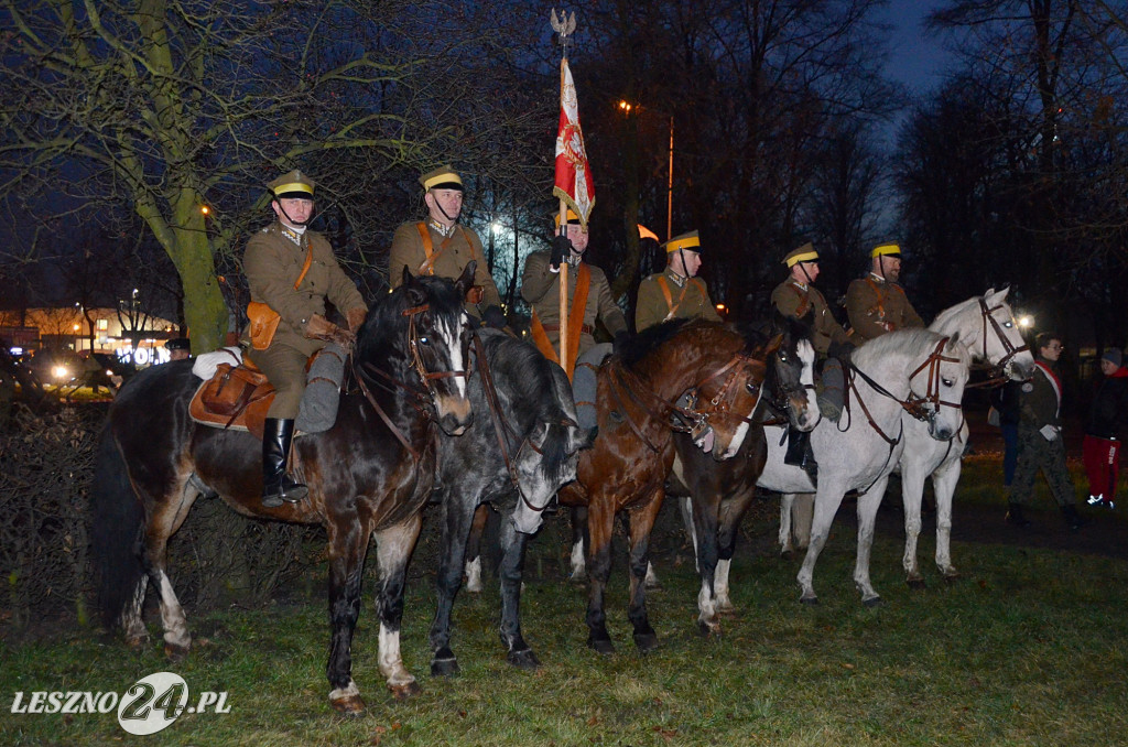 Uroczystość patriotyczna i flary  kibiców