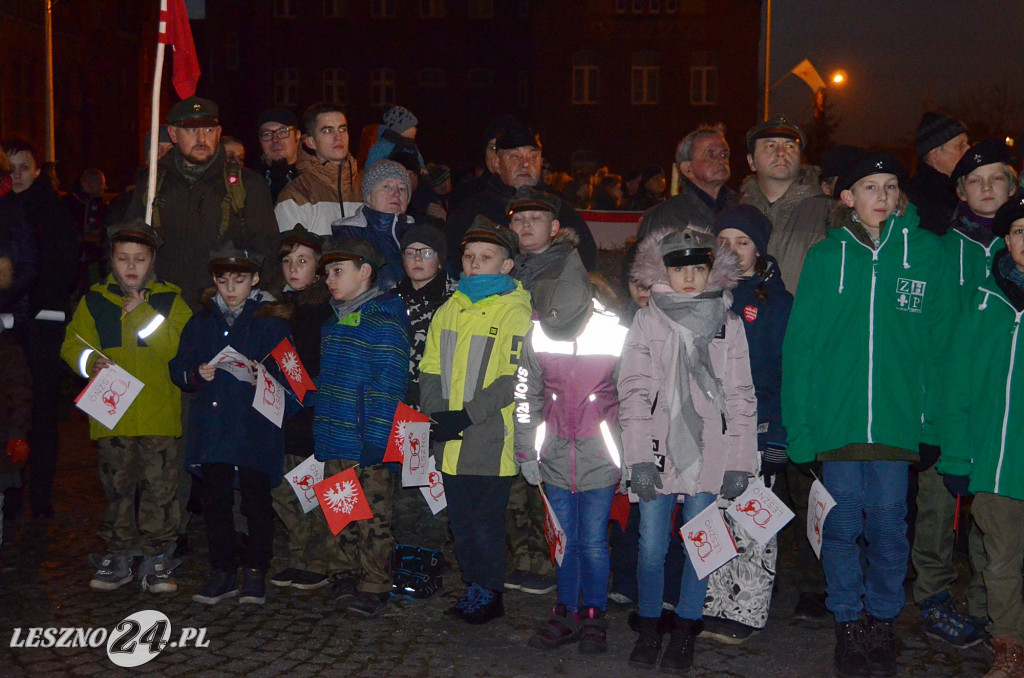 Uroczystość patriotyczna i flary  kibiców