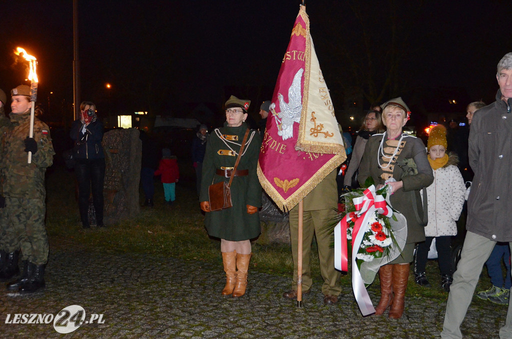 Uroczystość patriotyczna i flary  kibiców