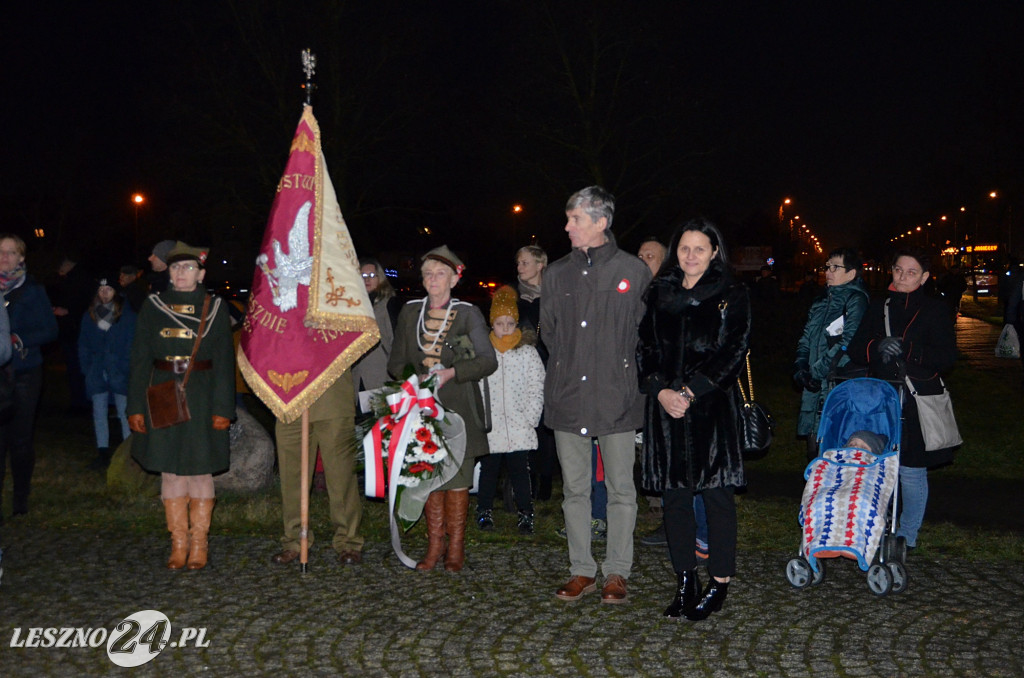 Uroczystość patriotyczna i flary  kibiców