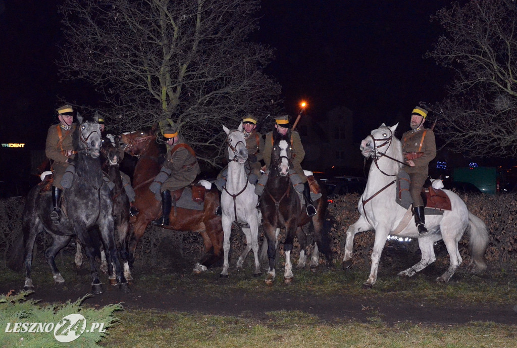 Uroczystość patriotyczna i flary  kibiców